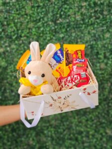 CESTA DE CHOCOLATES COM COELHINHO